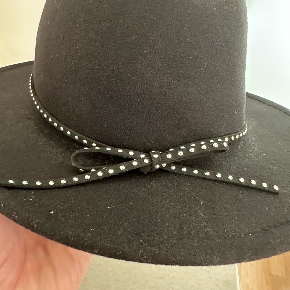 BoHo chic, black hat with removable studded bow - Picture 6 of 11